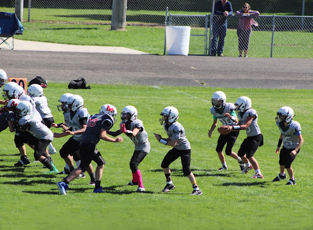 Youth Tackle Football Hand Off to Thomas at Minico